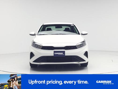 White 2023 Kia Forte LXS