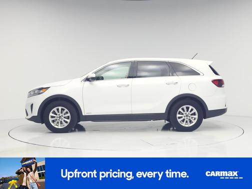 White 2019 Kia Sorento LX