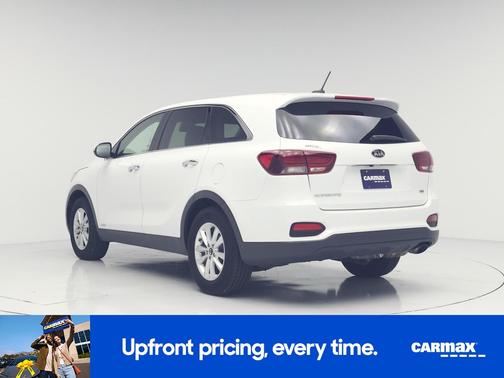 White 2019 Kia Sorento LX