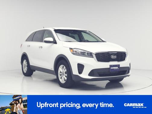 White 2019 Kia Sorento LX