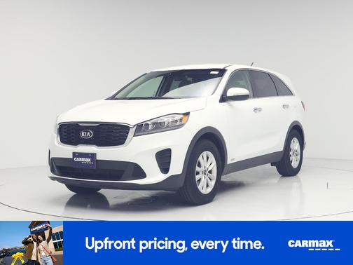 White 2019 Kia Sorento LX