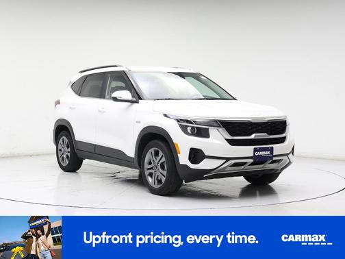 White 2023 Kia Seltos S