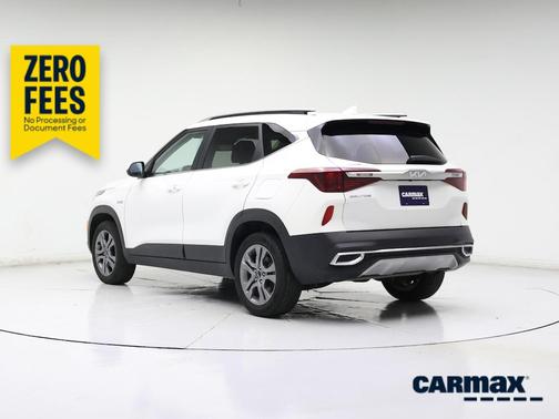 White 2023 Kia Seltos S