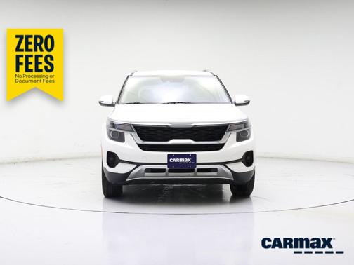 White 2023 Kia Seltos S