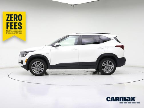 White 2023 Kia Seltos S