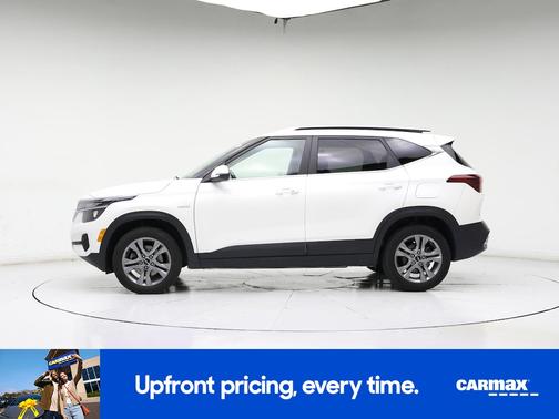 White 2023 Kia Seltos S