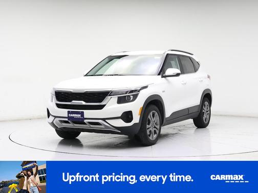 White 2023 Kia Seltos S