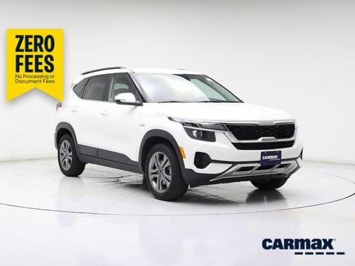 White 2023 Kia Seltos S