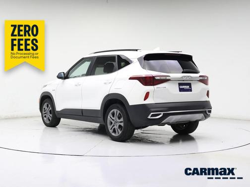 White 2023 Kia Seltos S