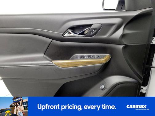 White 2023 GMC Acadia SLE