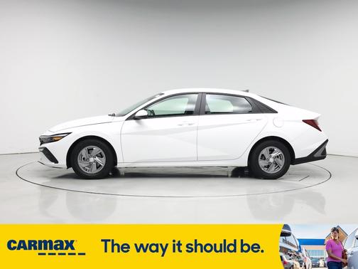 2024 Hyundai ELANTRA SE