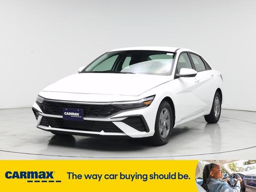 2024 Hyundai ELANTRA SE