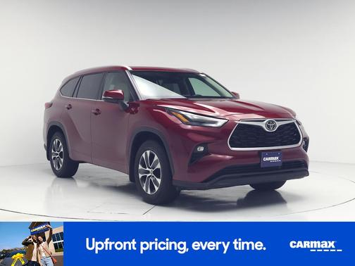Red 2022 Toyota Highlander XLE