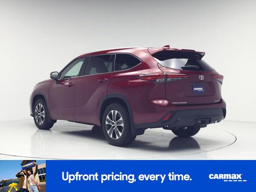 Red 2022 Toyota Highlander XLE