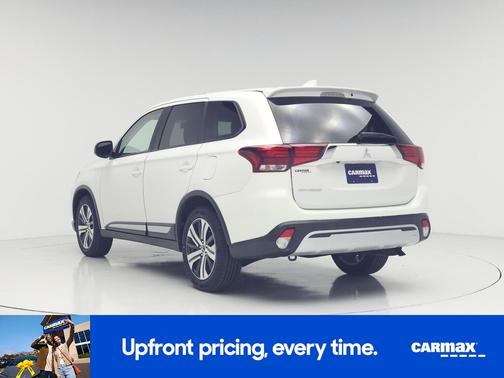 White 2020 Mitsubishi Outlander ES