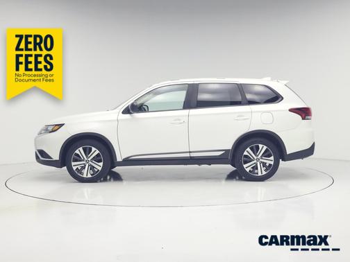 White 2020 Mitsubishi Outlander ES