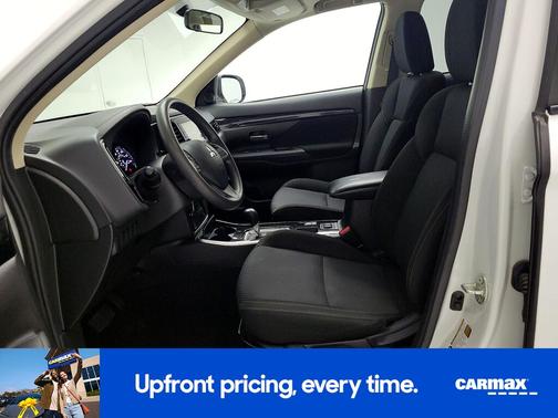 White 2020 Mitsubishi Outlander ES