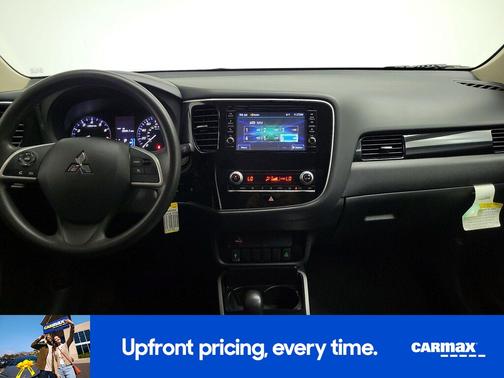 White 2020 Mitsubishi Outlander ES