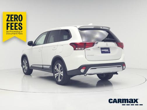 White 2020 Mitsubishi Outlander ES