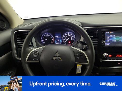 White 2020 Mitsubishi Outlander ES