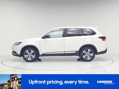 White 2020 Mitsubishi Outlander ES