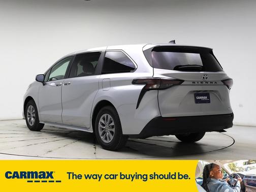 2023 Toyota Sienna LE
