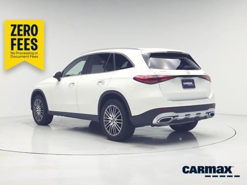 White 2023 Mercedes-Benz GLC 300