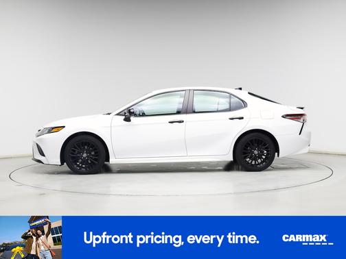 White 2020 Toyota Camry SE