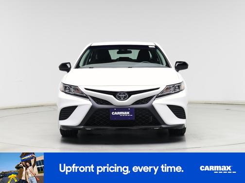White 2020 Toyota Camry SE