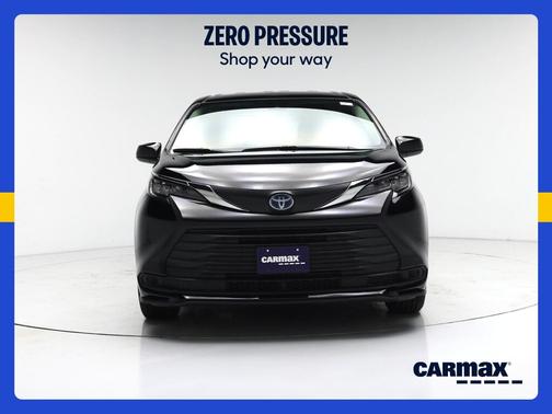 Black 2025 Toyota Sienna LE