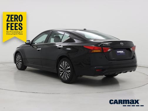 Black 2023 Nissan Altima SV
