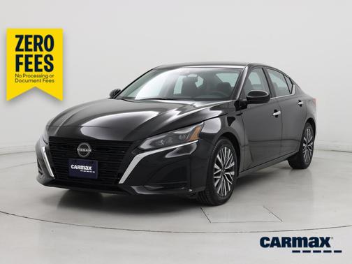 Black 2023 Nissan Altima SV
