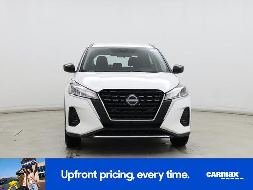 White 2022 Nissan Kicks S
