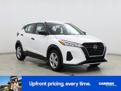 White 2022 Nissan Kicks S