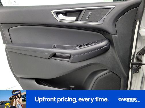 White 2023 Ford Edge SEL