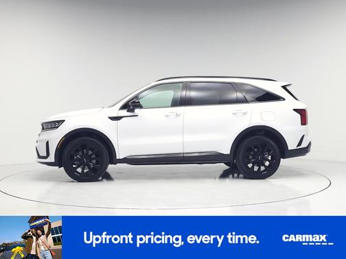 White 2023 Kia Sorento SX