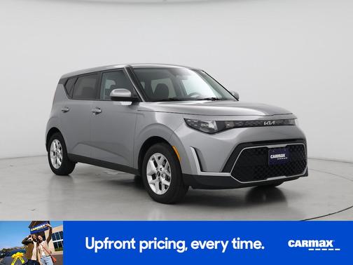 Gray 2024 Kia Soul LX