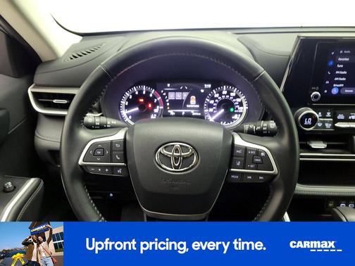 Silver 2023 Toyota Highlander LE