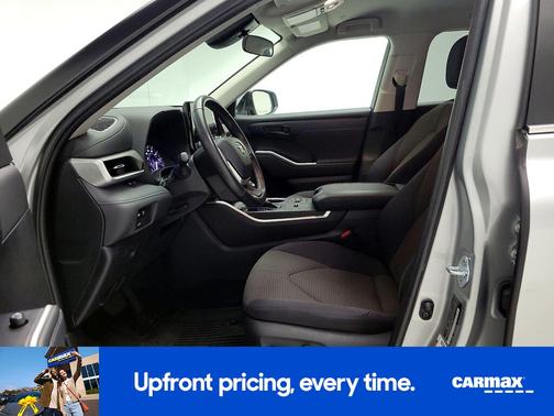 Silver 2023 Toyota Highlander LE