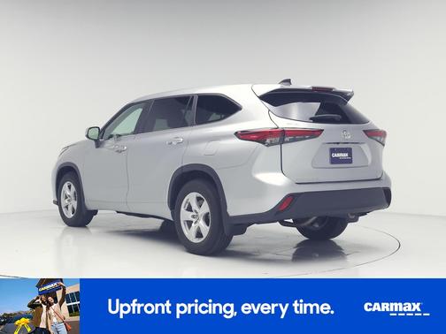 Silver 2023 Toyota Highlander LE