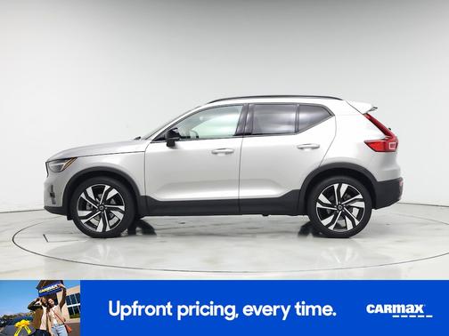 2023 Volvo XC40 B5 Ultimate Dark Theme