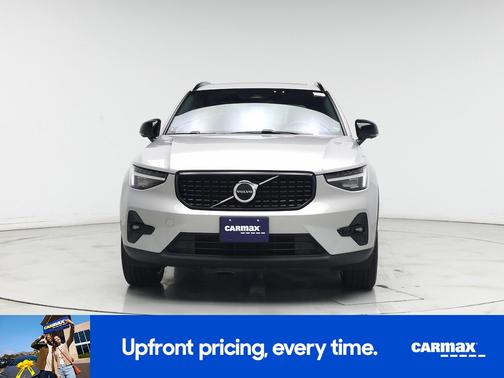 2023 Volvo XC40 B5 Ultimate Dark Theme