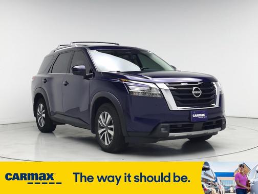 2022 Nissan Pathfinder SL