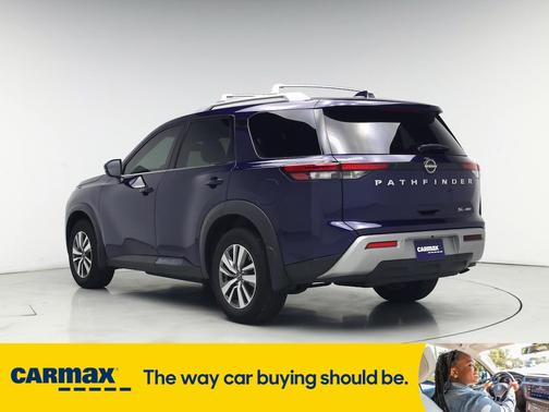 2022 Nissan Pathfinder SL