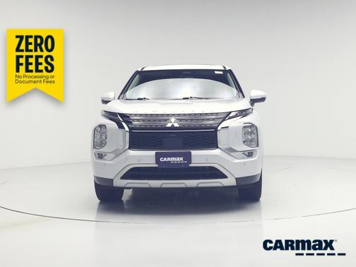 White 2022 Mitsubishi Outlander SE