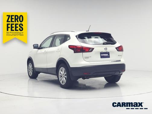 White 2017 Nissan Rogue Sport SV
