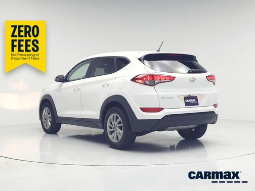 White 2018 Hyundai TUCSON SE
