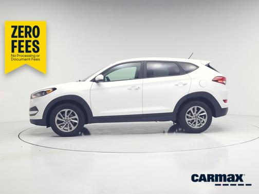 White 2018 Hyundai TUCSON SE