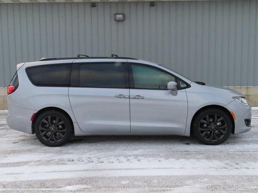 2018 Chrysler Pacifica Touring-L