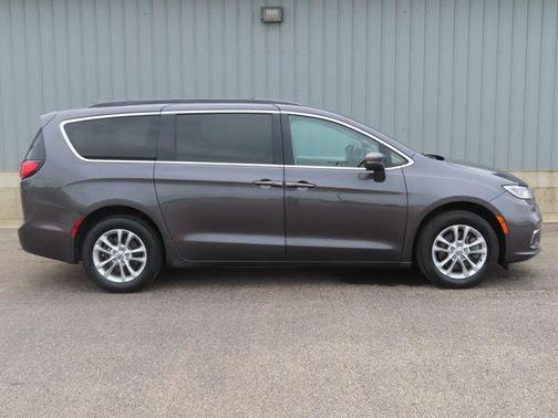 Granite Crystal Metallic Clearcoat 2021 Chrysler Pacifica Touring AWD